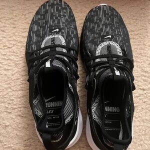 Women’s Nike Flex Contact 3 athlectic shoe black and white brand new in box